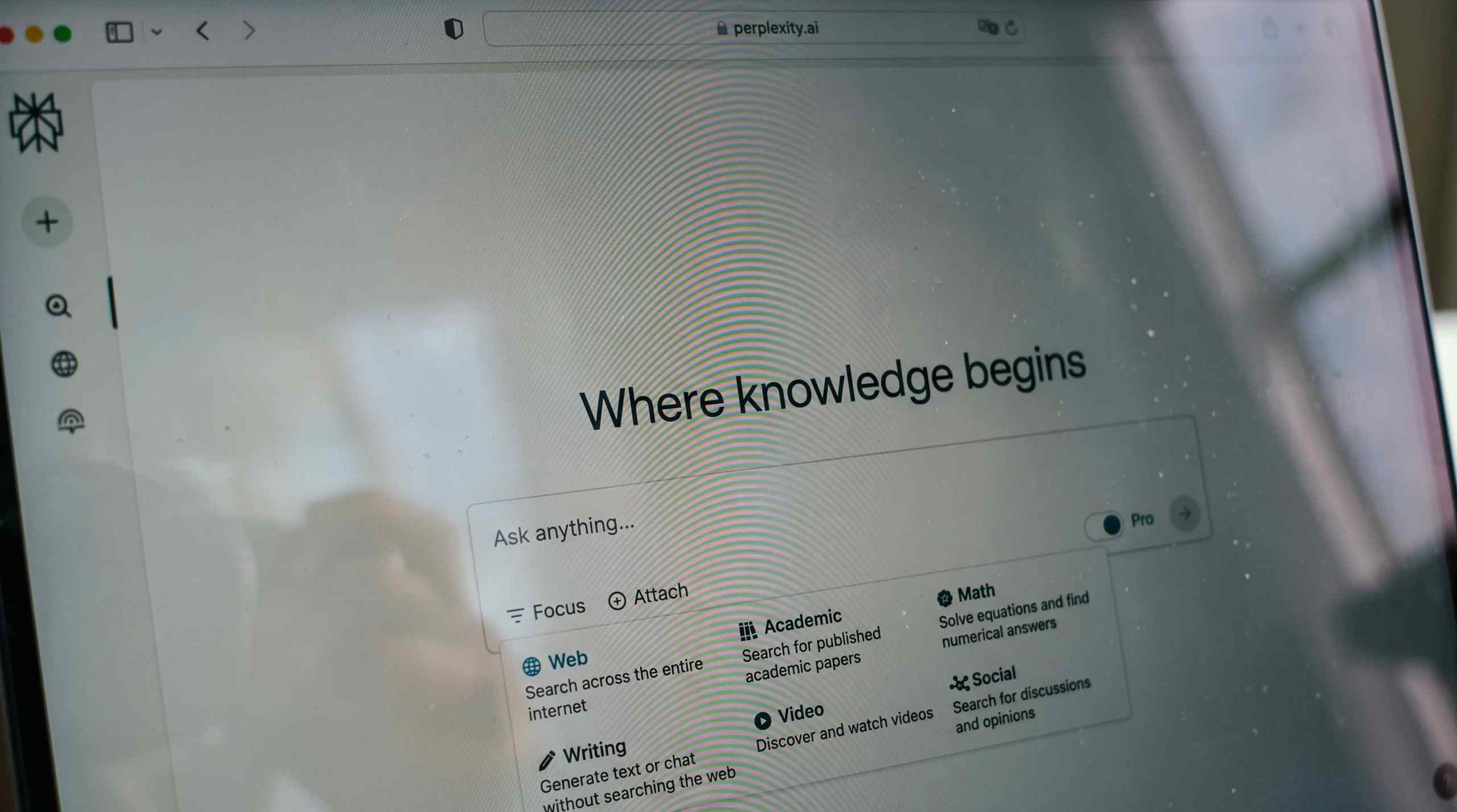 A desktop displaying the Perplexity home page.